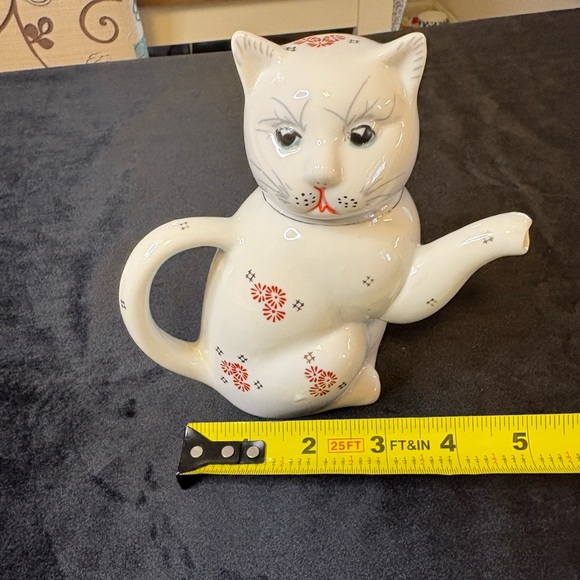 Vintage White Porcelain Cat Shape Teapot or Creamer Dispenser - Picture 8 of 8